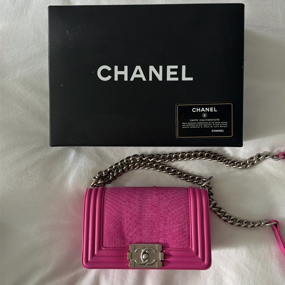 Authentic Chanel exotic small boybag 💕